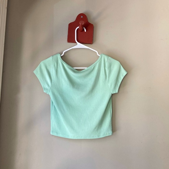 Colsie Mint Green V Neck Crop T-Shirt S - Picture 3 of 5